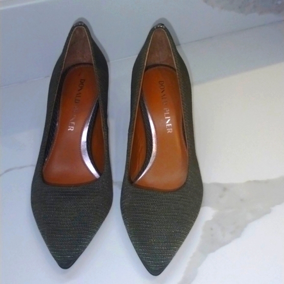 Donald Pliner Suzette pumps military green size 6 NWT - Picture 1 of 6